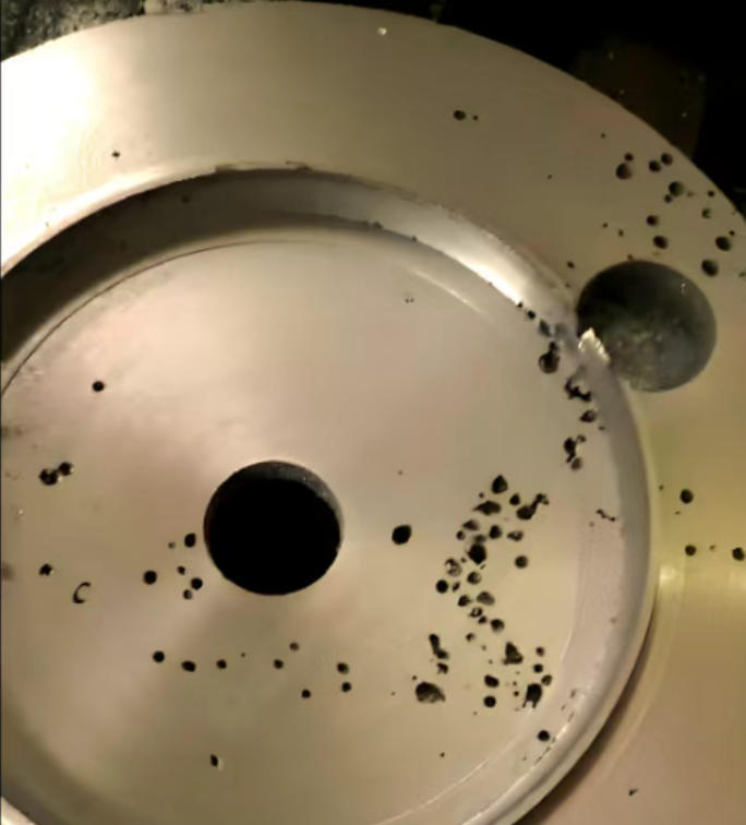 ग्रे कच्चा लोहा भागों में चमड़े के नीचे के पोरसिटी के लक्षण और रोकथाम उपाय