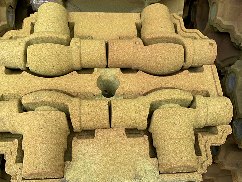 फिल्म लेपित रेत प्रौद्योगिकी का उपयोग करके ग्रे कास्ट आयरन भागों के उत्पादन में रेत चिपका दोष को कैसे हल करें?