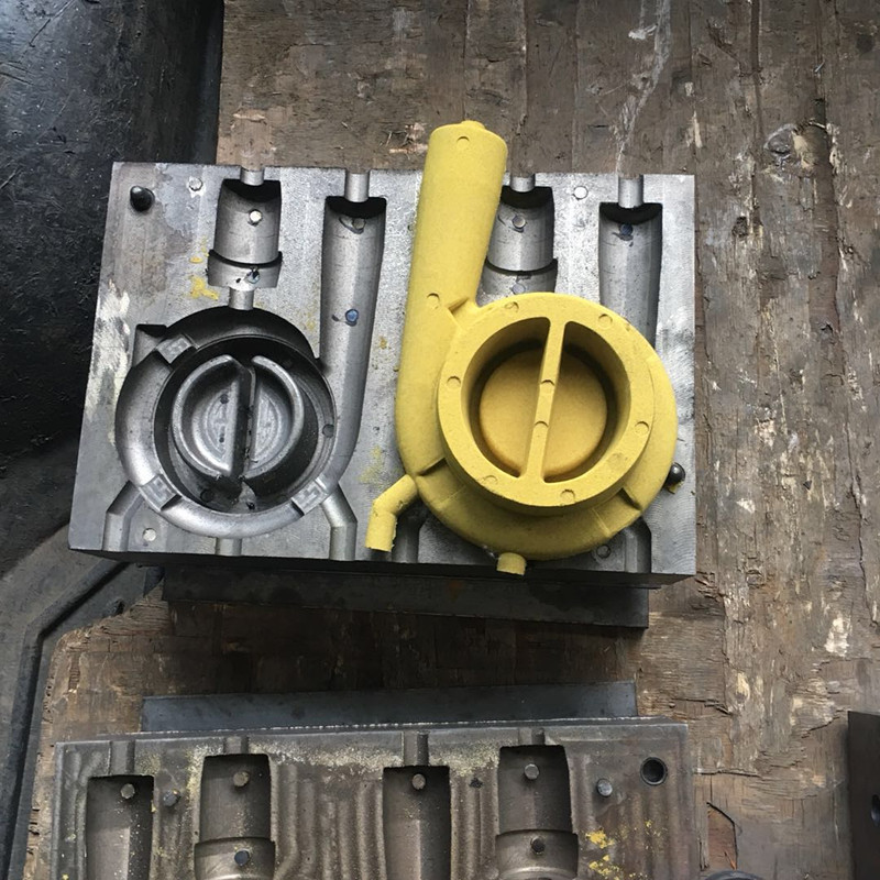 गर्मियों में लेपित रेत प्रौद्योगिकी का उपयोग करके कास्टिंग के उत्पादन के दौरान बढ़ी हुई आर्द्रता के कारण होने वाले पोरसिटी दोषों को कैसे रोकें?