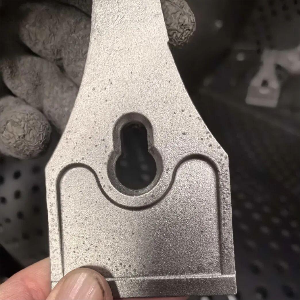 सतह ऑक्सीकरण स्पॉट दोषों के साथ, सिलिका सोल के साथ 410 स्टेनलेस स्टील भागों का उत्पादन, वजन 205 ग्राम: कारण और समाधान